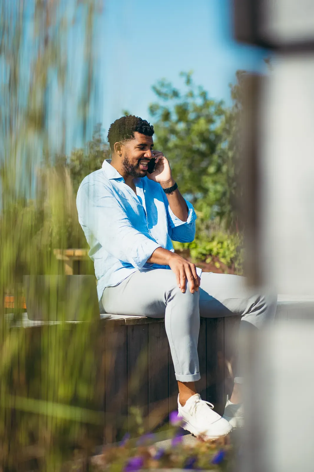 Portret van een jonge professional op de werkvloer